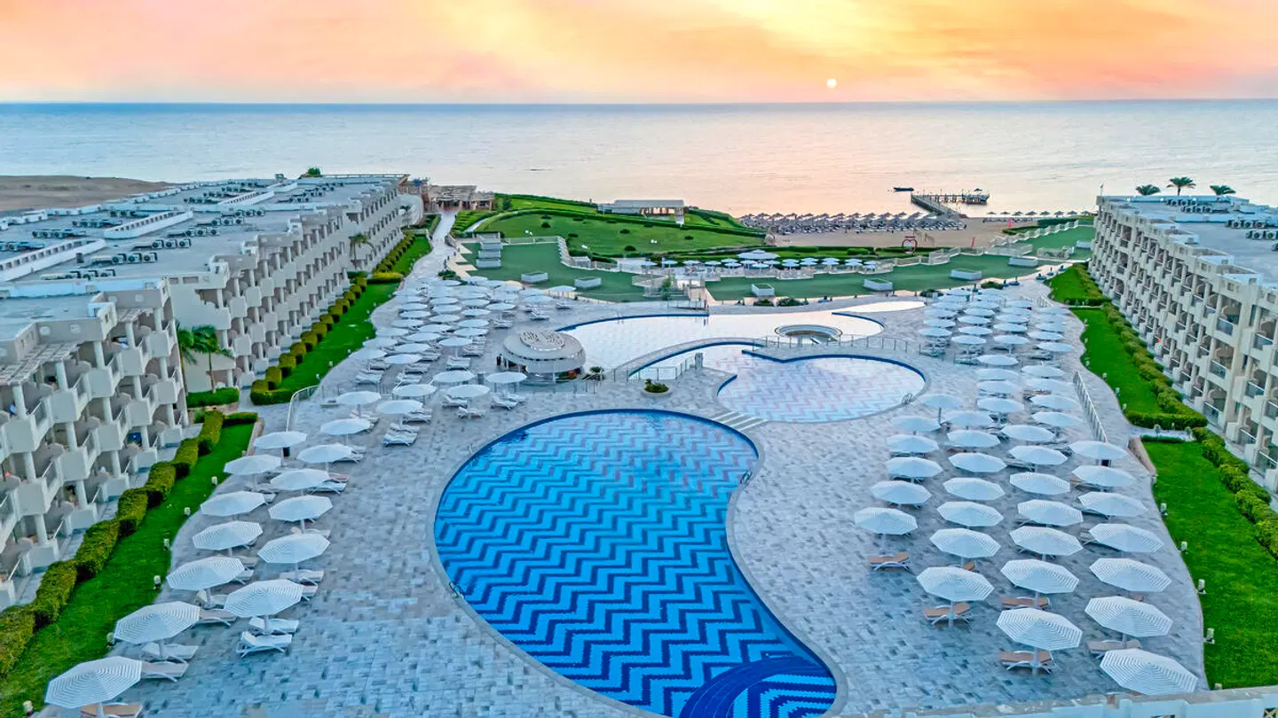 Sirena Beach Resort & Spa OUTDOOR_POOL