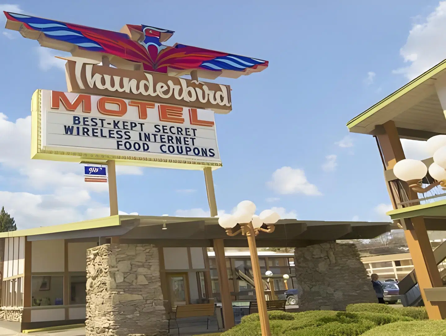 Thunderbird Motel EXTERIOR