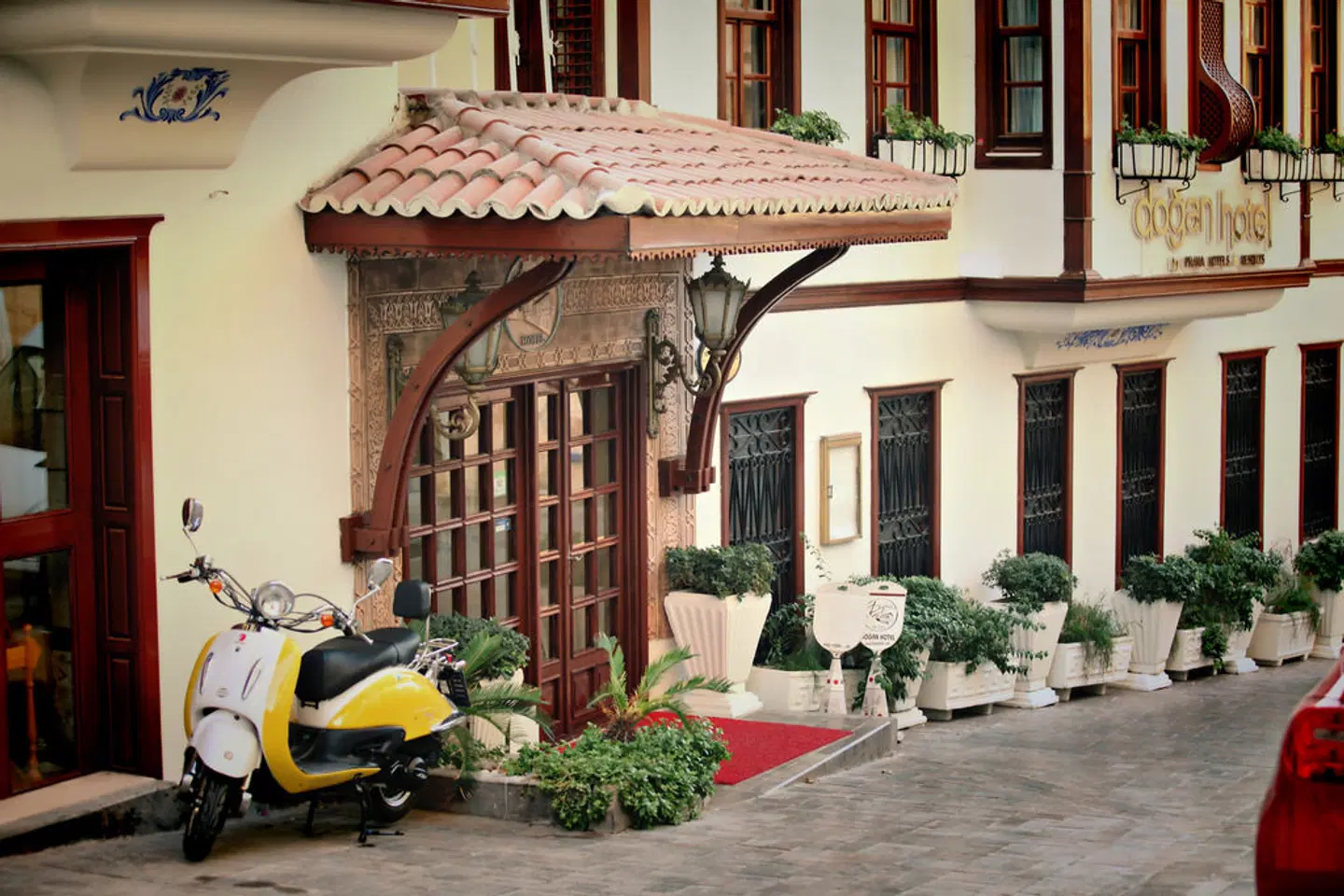 Dogan Hotel EXTERIOR