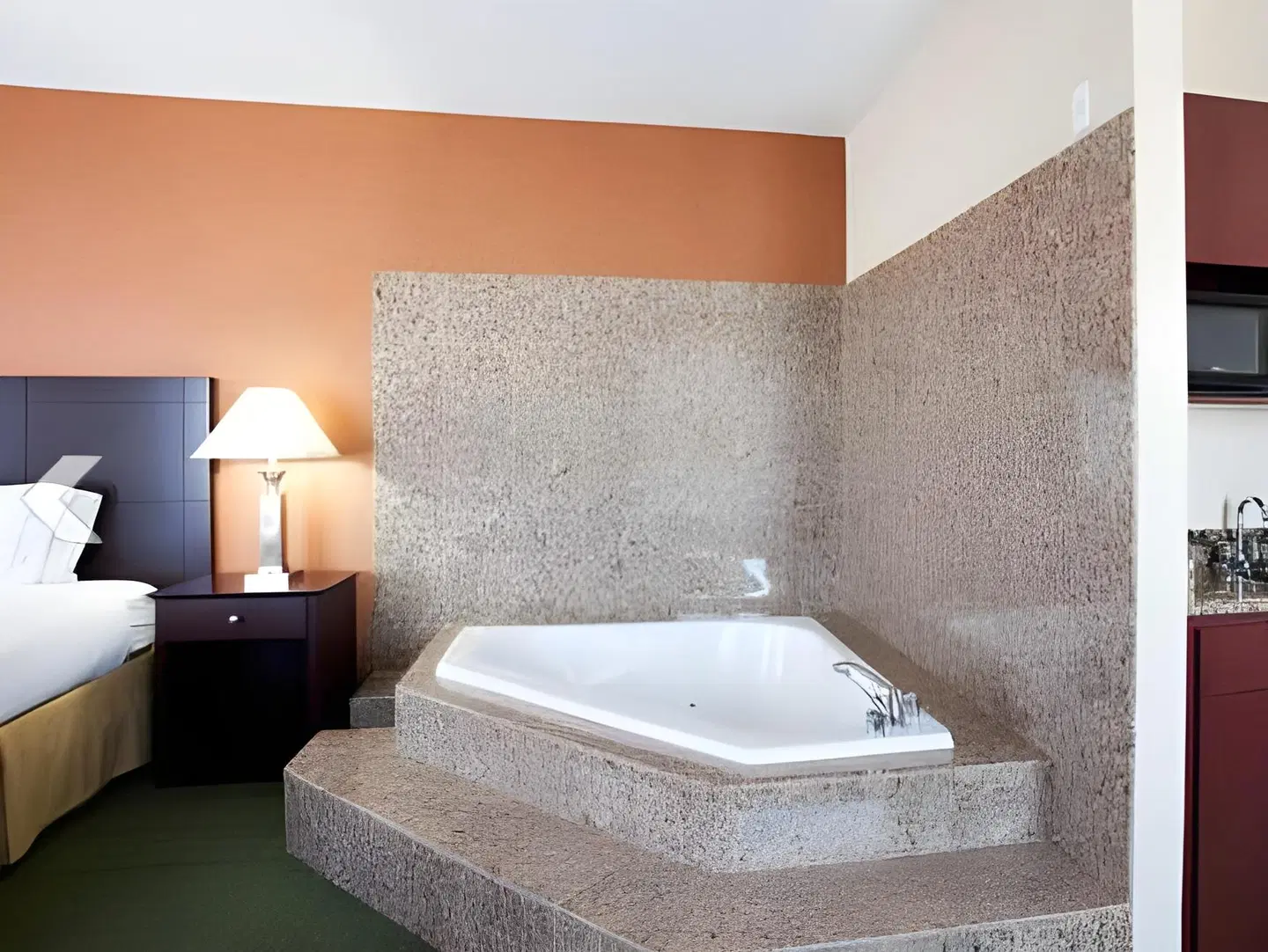 Holiday Inn Express & Suites Reno Airport HEALTH_BEAUTY