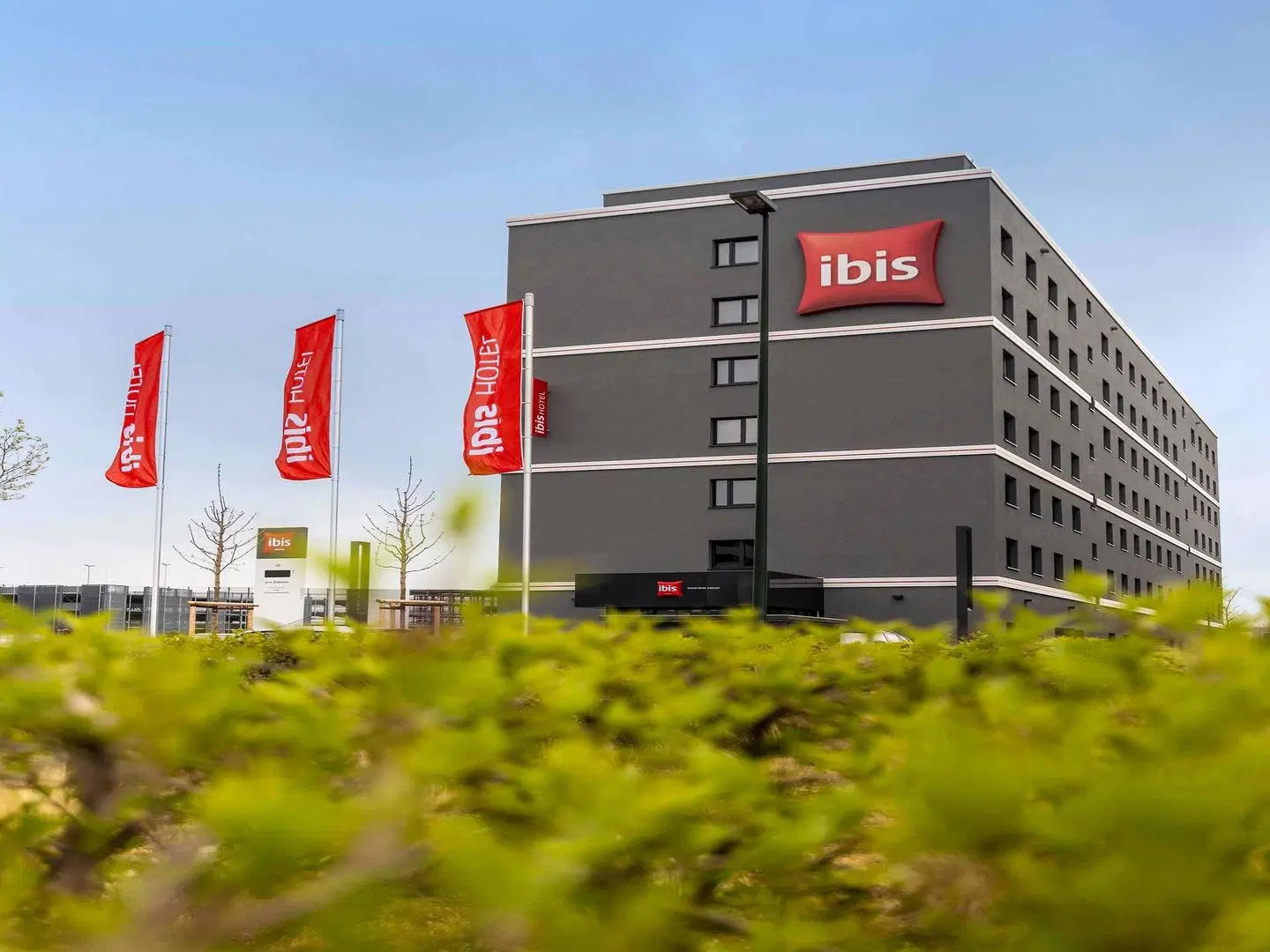 Ibis Duesseldorf Airport EXTERIOR