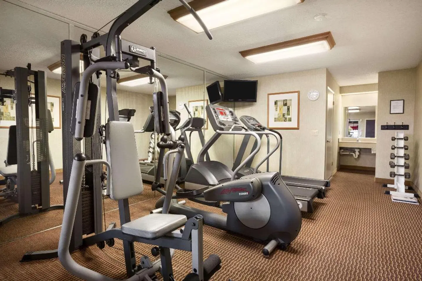 Ramada by Wyndham Costa Mesa/Newport Beach SPORTS_AND_LEISURE