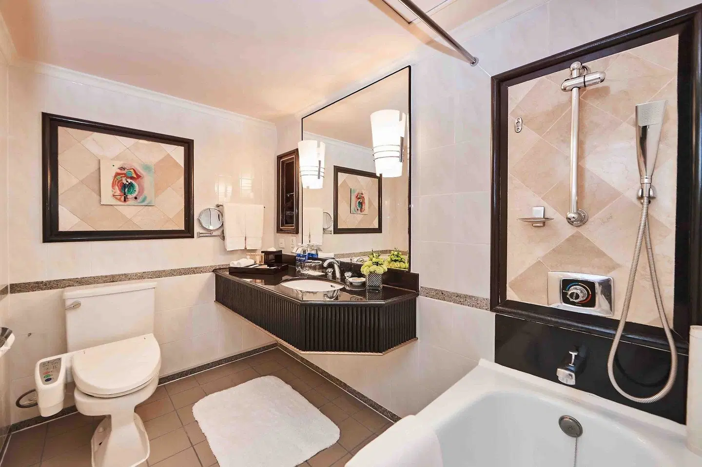 Lotte Legend Hotel Saigon Badezimmer