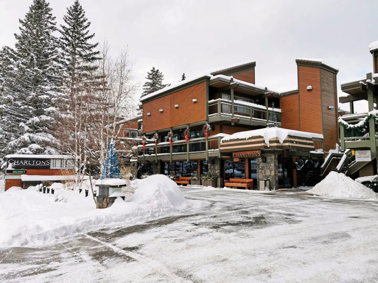 Charltons Banff EXTERIOR