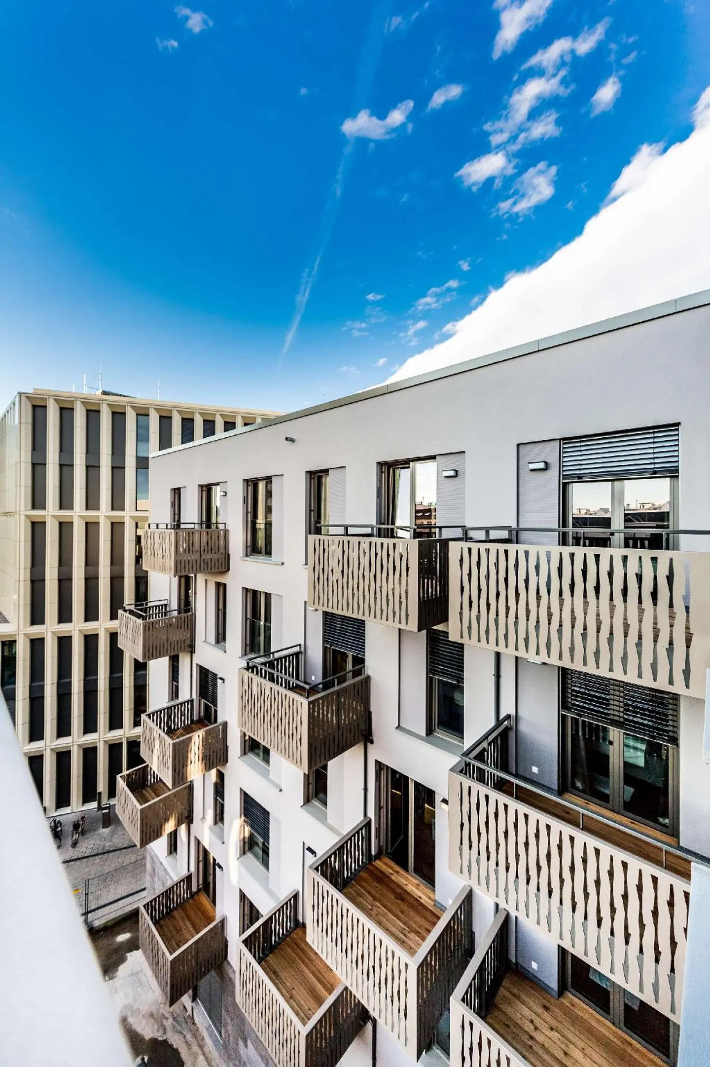 Best Western Plus Royal Suites EXTERIOR