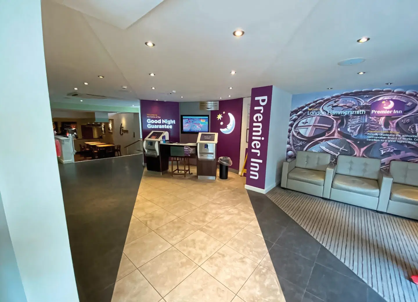 Premier Inn London Hammersmith LOUNGE_LOBBY