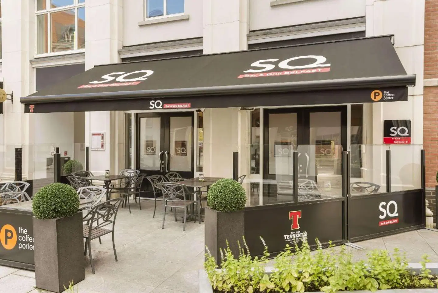 Ramada by Wyndham Belfast City Centre Terrasse