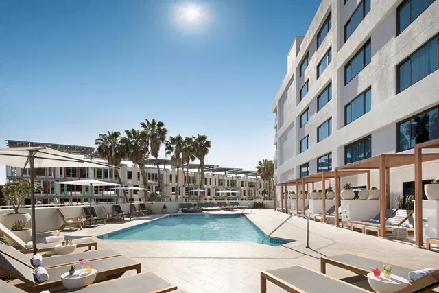Hilton Santa Monica Hotel & Suites OUTDOOR_POOL