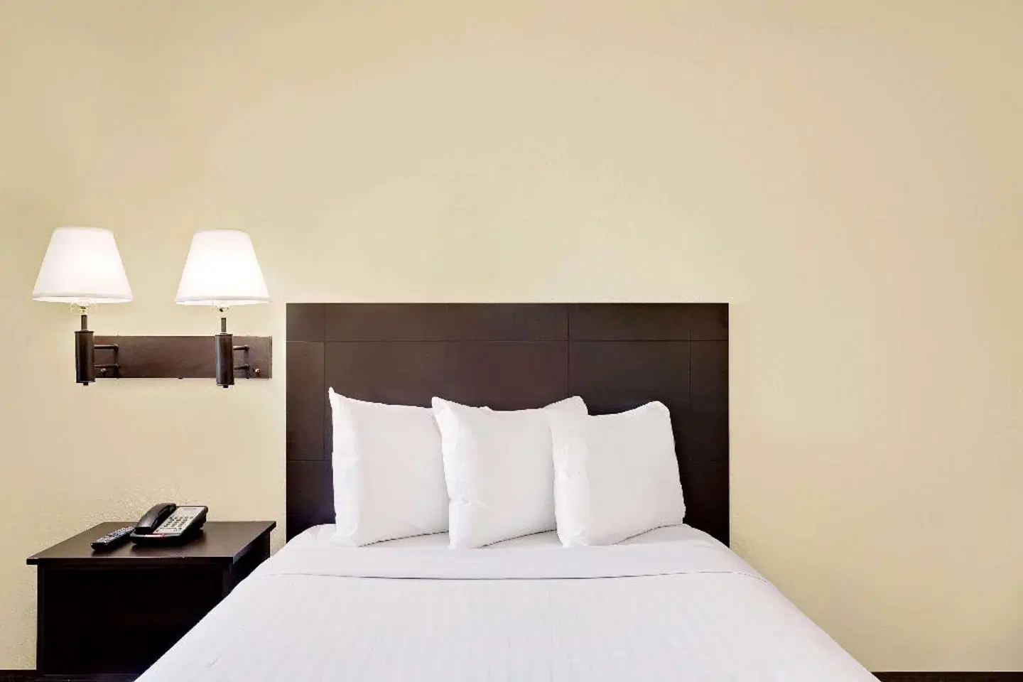 Howard Johnson Tropicana ROOM_EXAMPLE