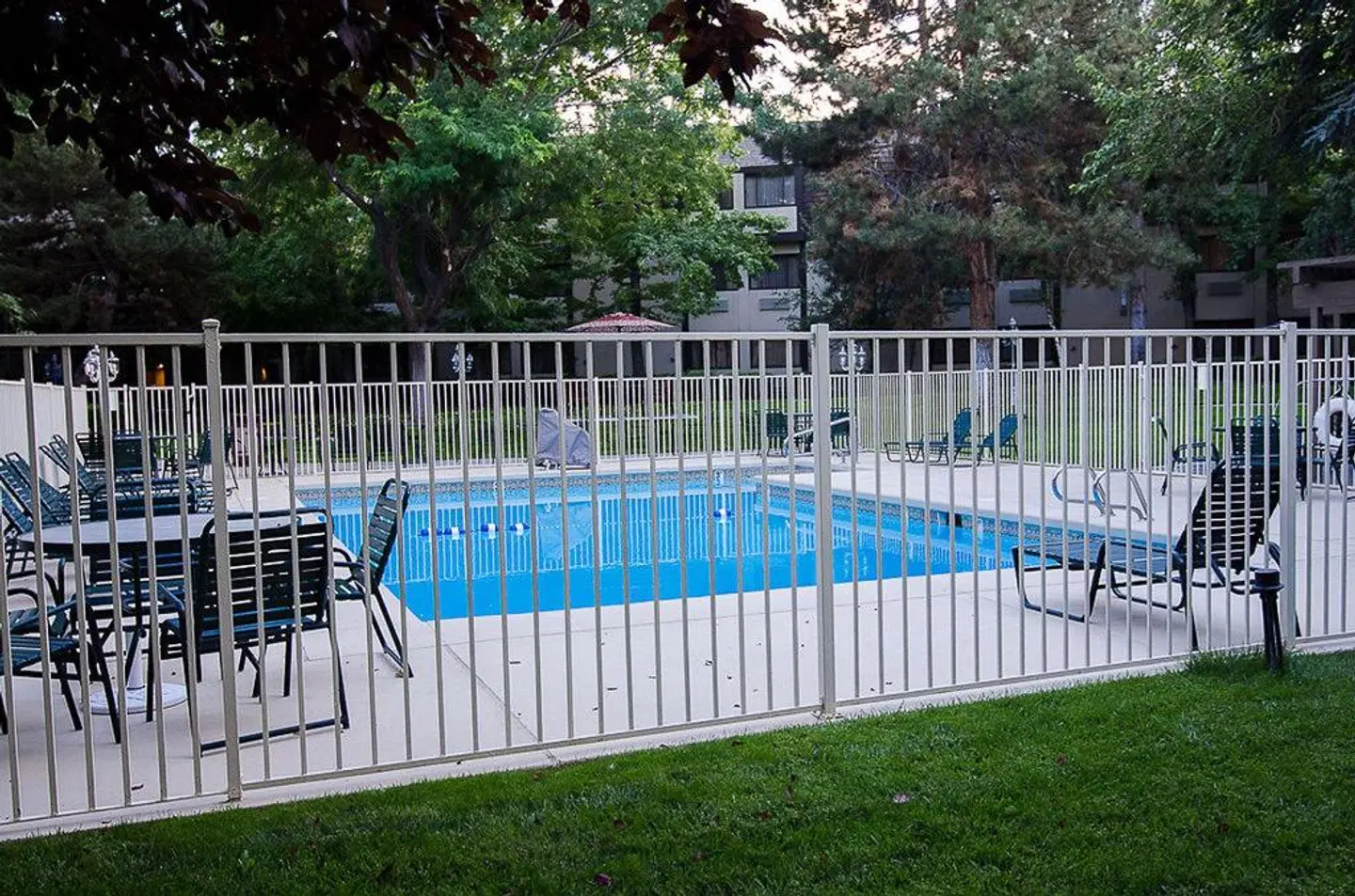 Best Western Airport Plaza Hotel OUTDOOR_POOL