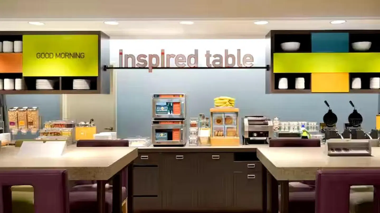 Home2 Suites By Hilton Hendersonville Bar