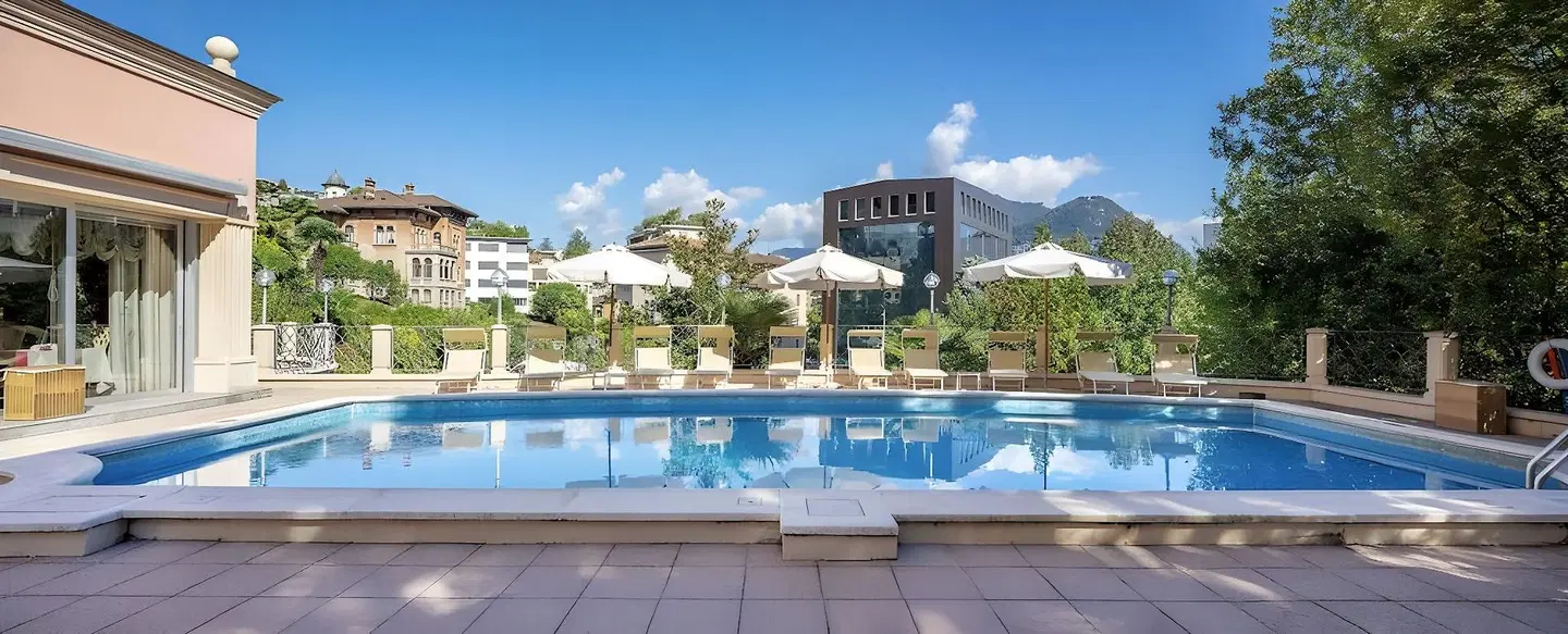 De la Paix OUTDOOR_POOL