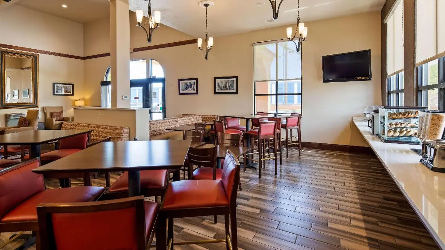 Best Western Plus Executive Suites Albuquerque Bar