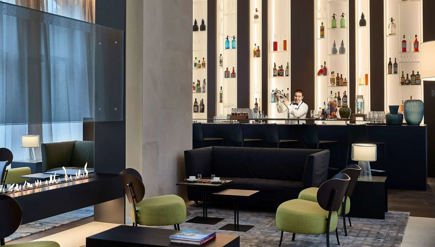 Hilton Lake Como Bar