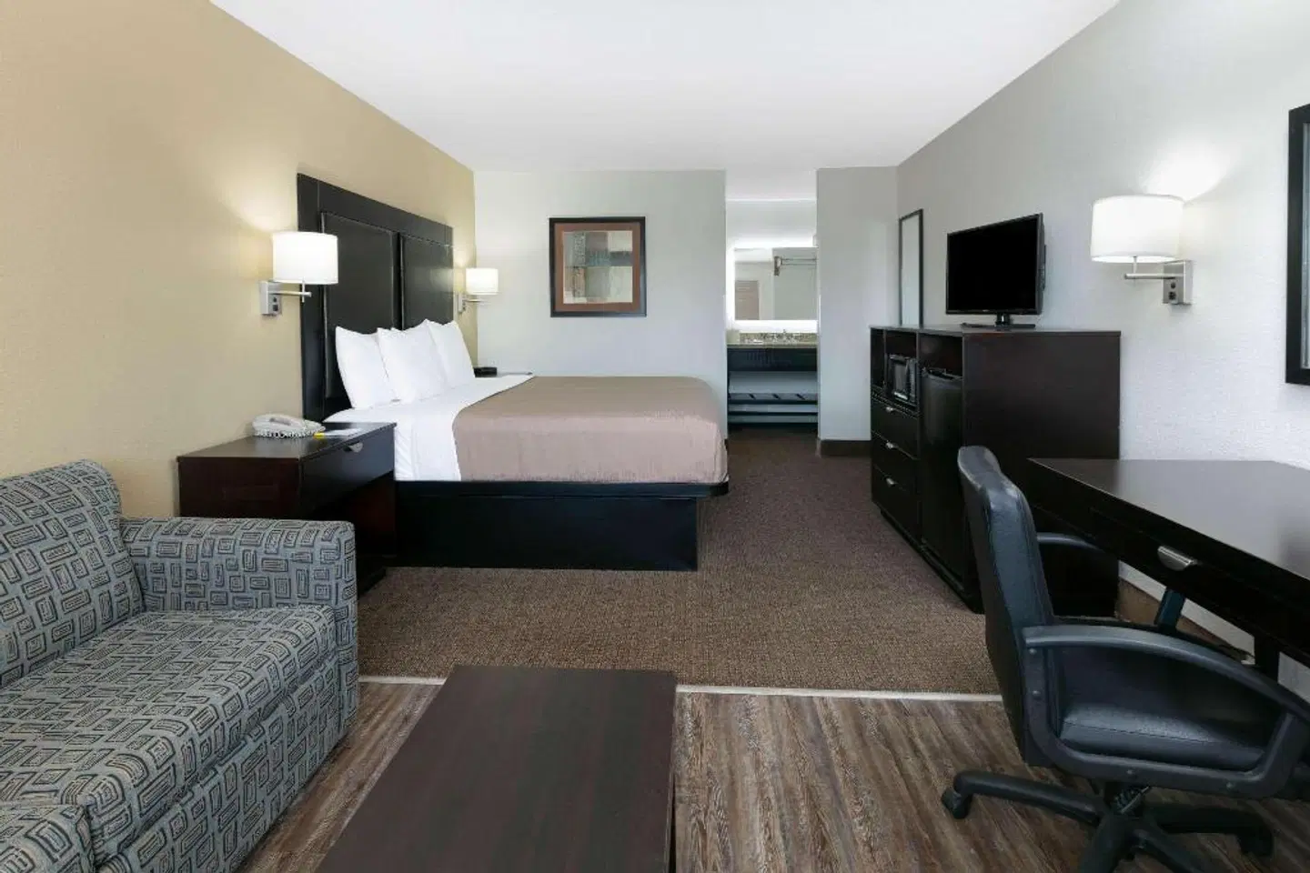 Days Inn by Wyndham Granbury ROOM_EXAMPLE