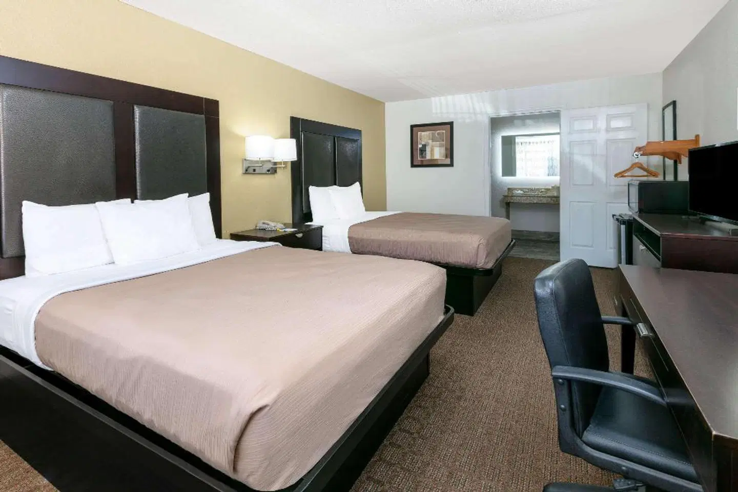Days Inn by Wyndham Granbury ROOM_EXAMPLE