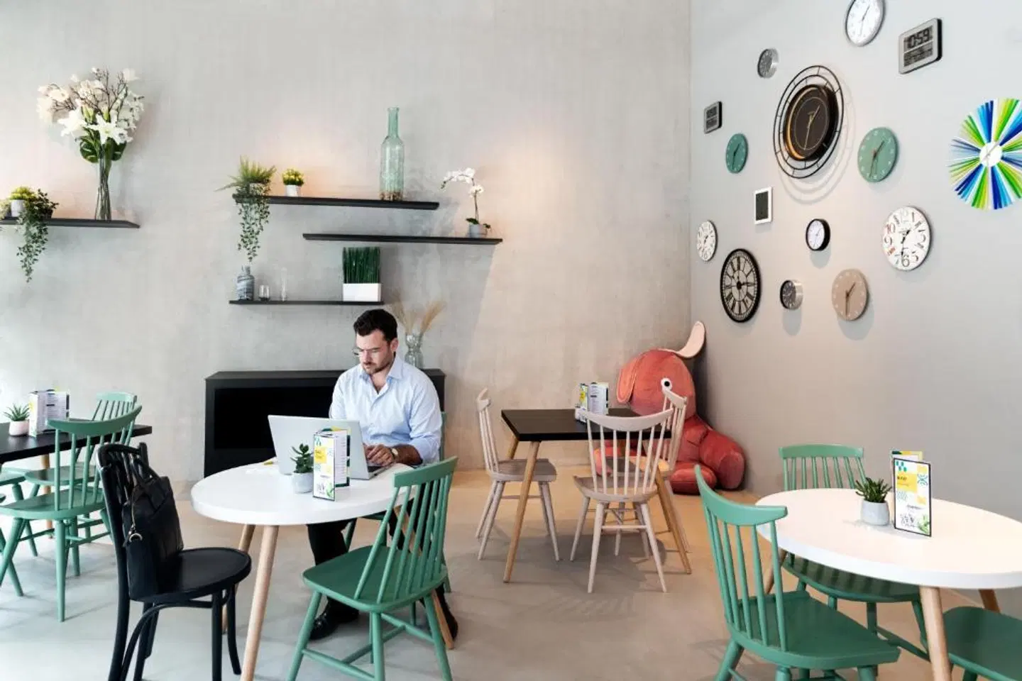 B&B Hotel Basel PEOPLE