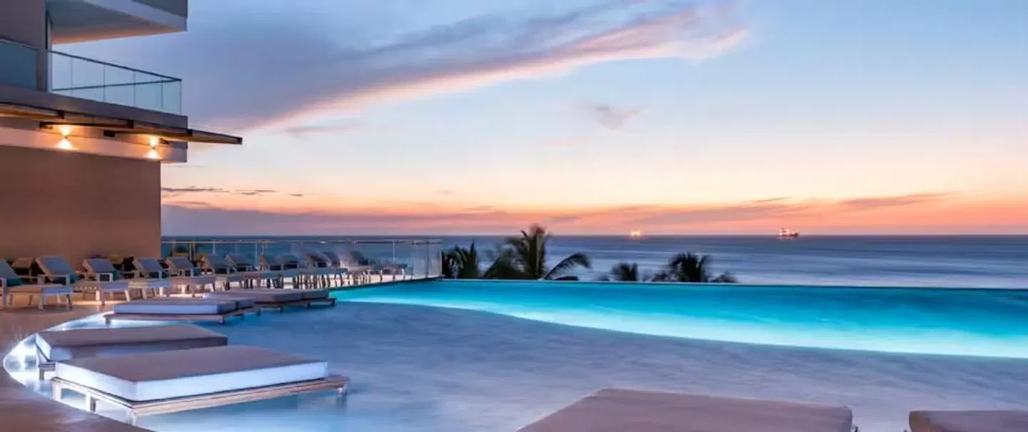 Hilton Santa Marta OUTDOOR_POOL