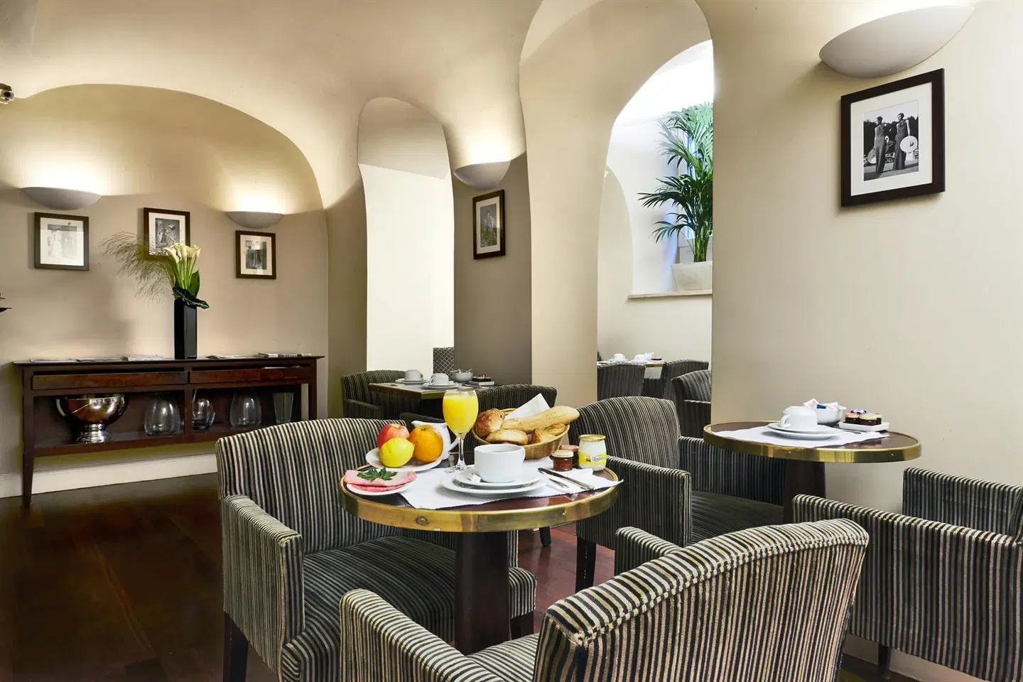 Golden Tulip Washington Opera Restaurant