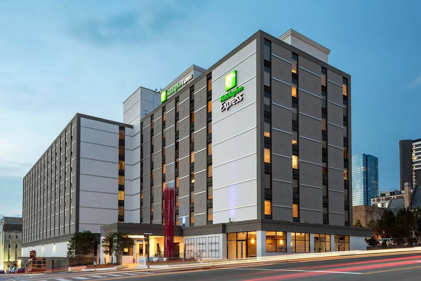 Holiday Inn Express Nashville-Downtown EXTERIOR
