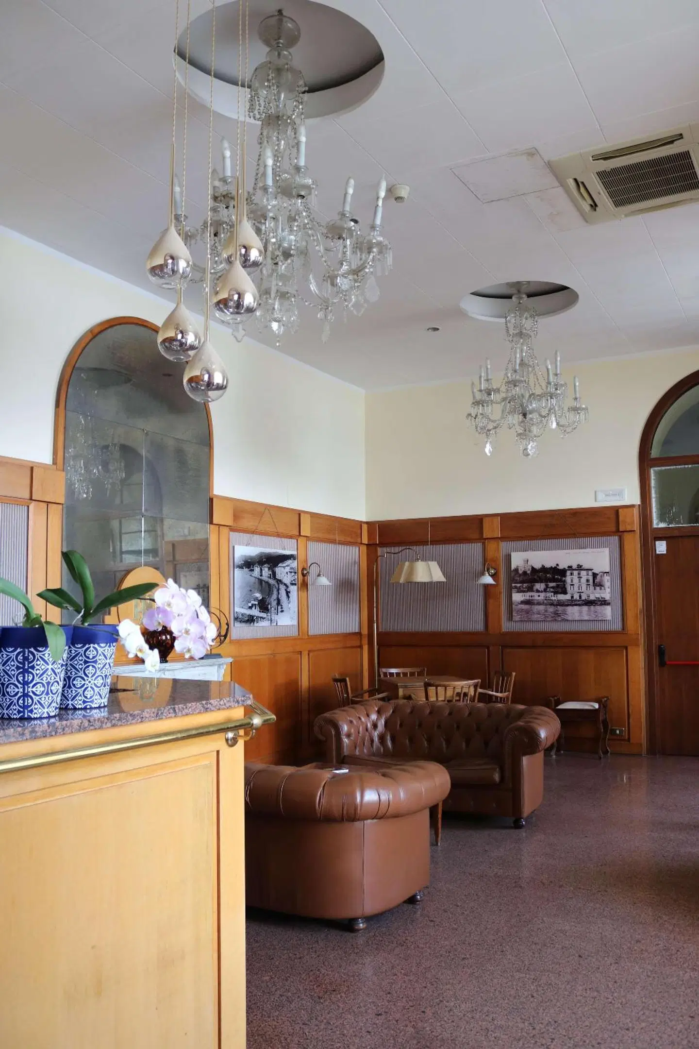 Shelley e delle Palme LOUNGE_LOBBY