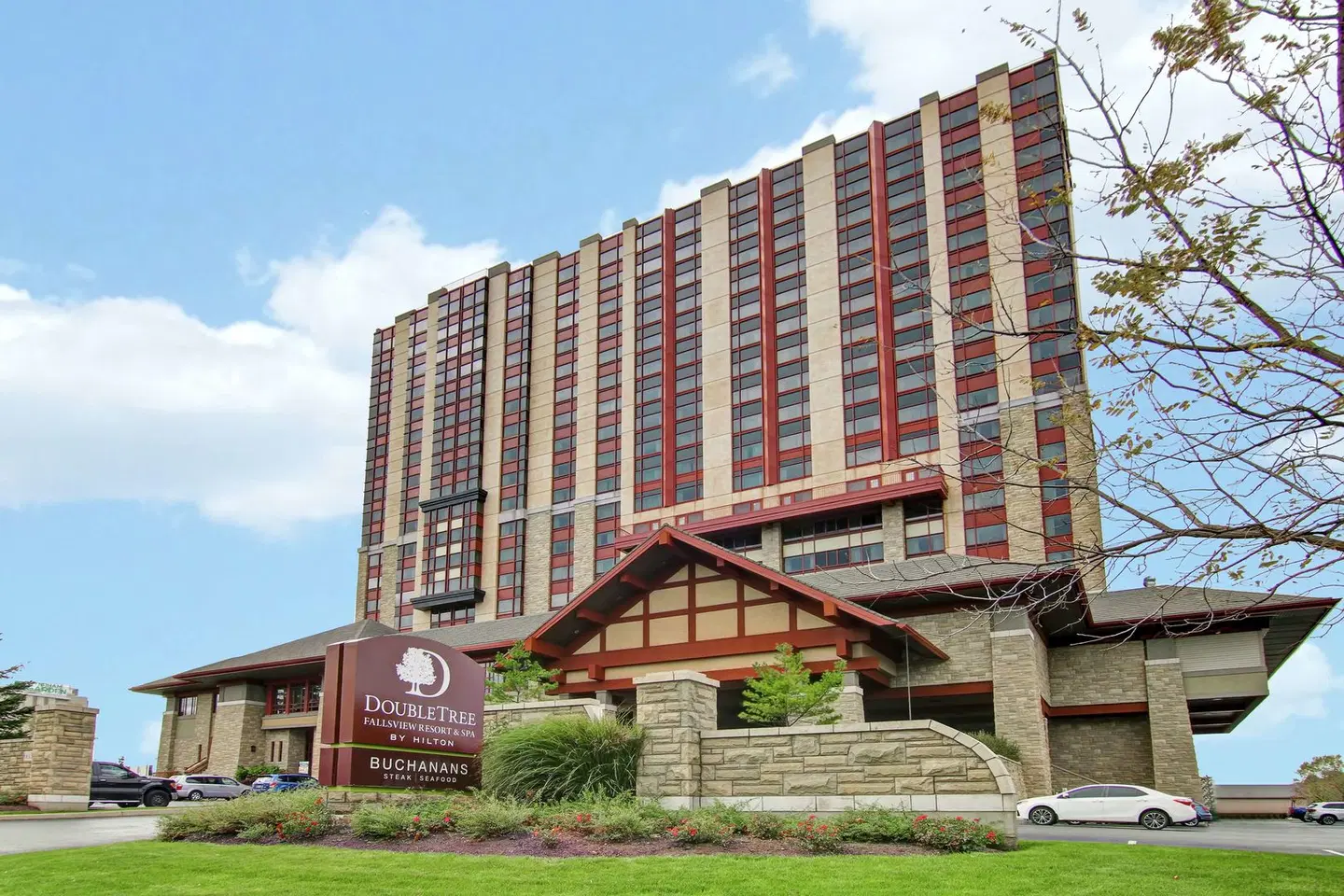 DoubleTree Fallsview Resort & Spa by Hilton - Niagara Falls EXTERIOR