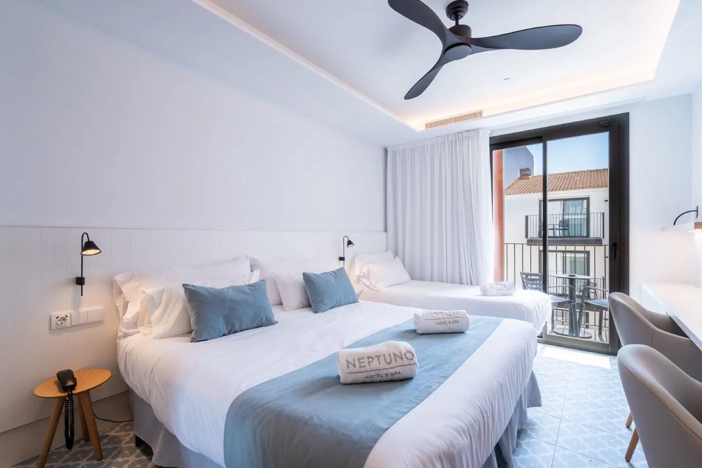 Neptuno ROOM_EXAMPLE