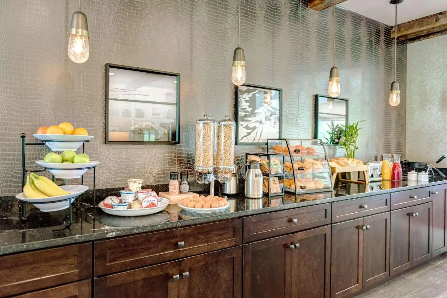 The Garrison Hotel & Suites Dover-Durham, Ascend Hotel Collection Restaurant