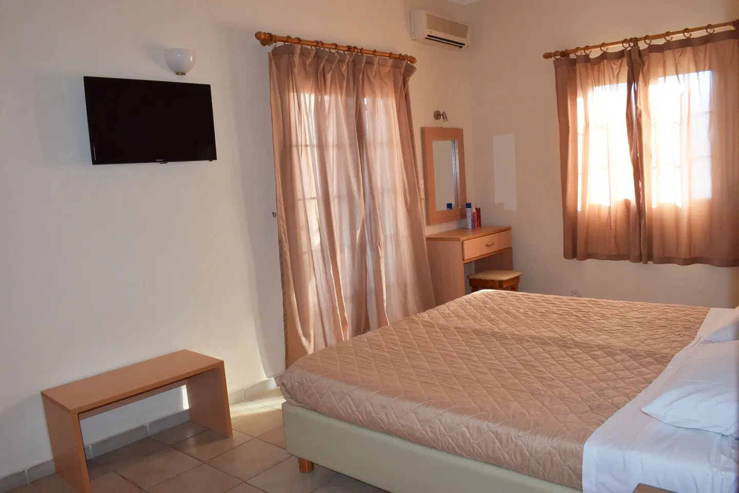 Sunrise Apartments ROOM_EXAMPLE