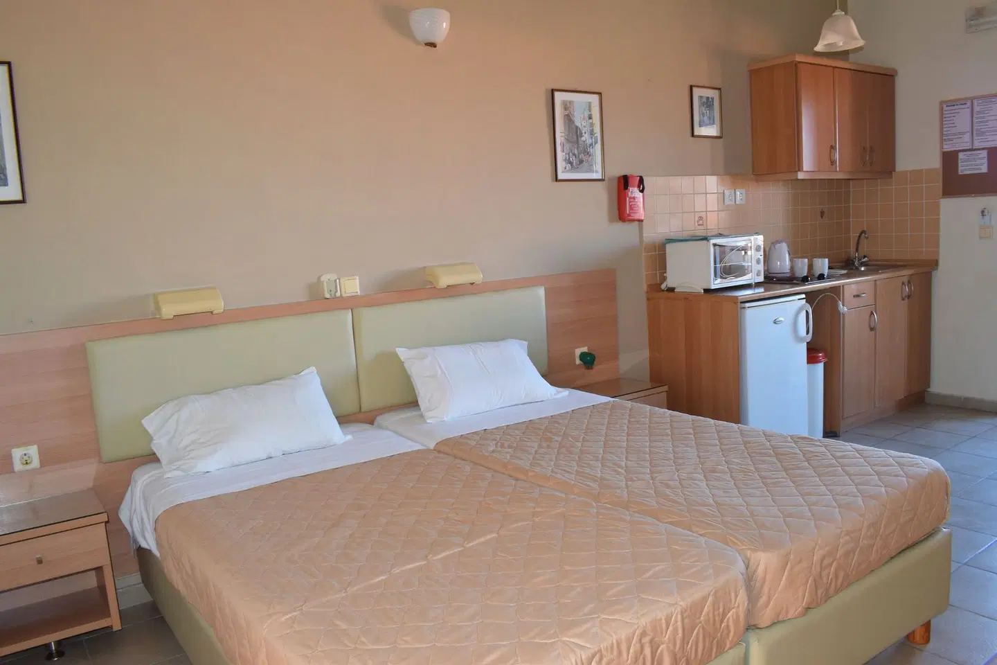 Sunrise Apartments ROOM_EXAMPLE