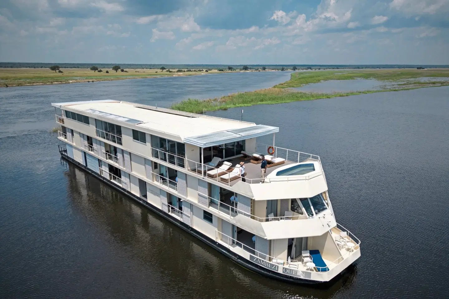 Zambezi Queen EXTERIOR