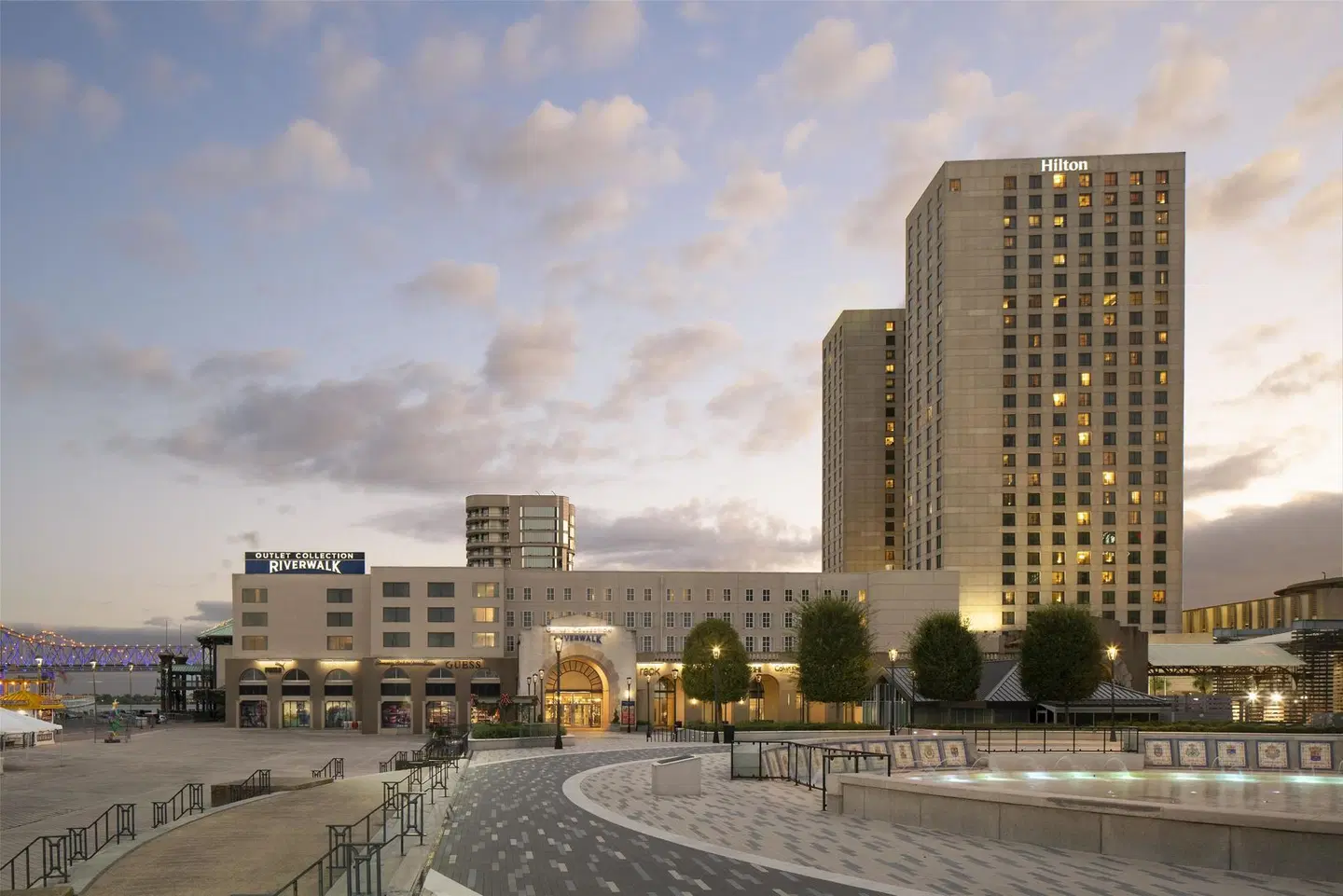 Hilton New Orleans Riverside EXTERIOR