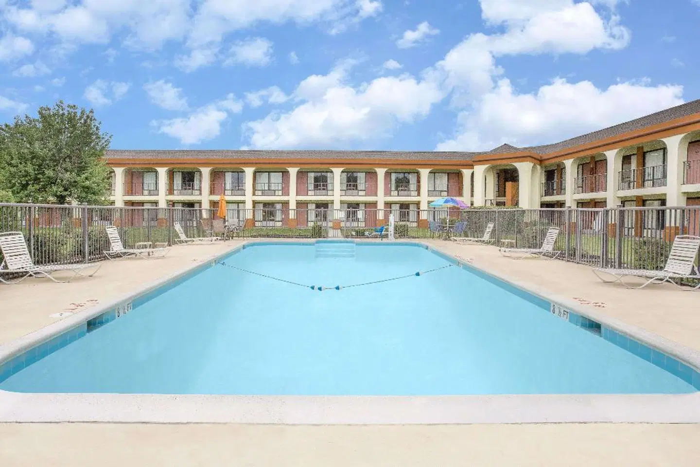 Days Inn by Wyndham Ruther Glen Kings Dominion Area OUTDOOR_POOL