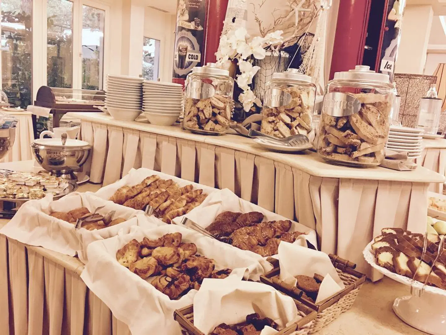 Logos Hotel Restaurant