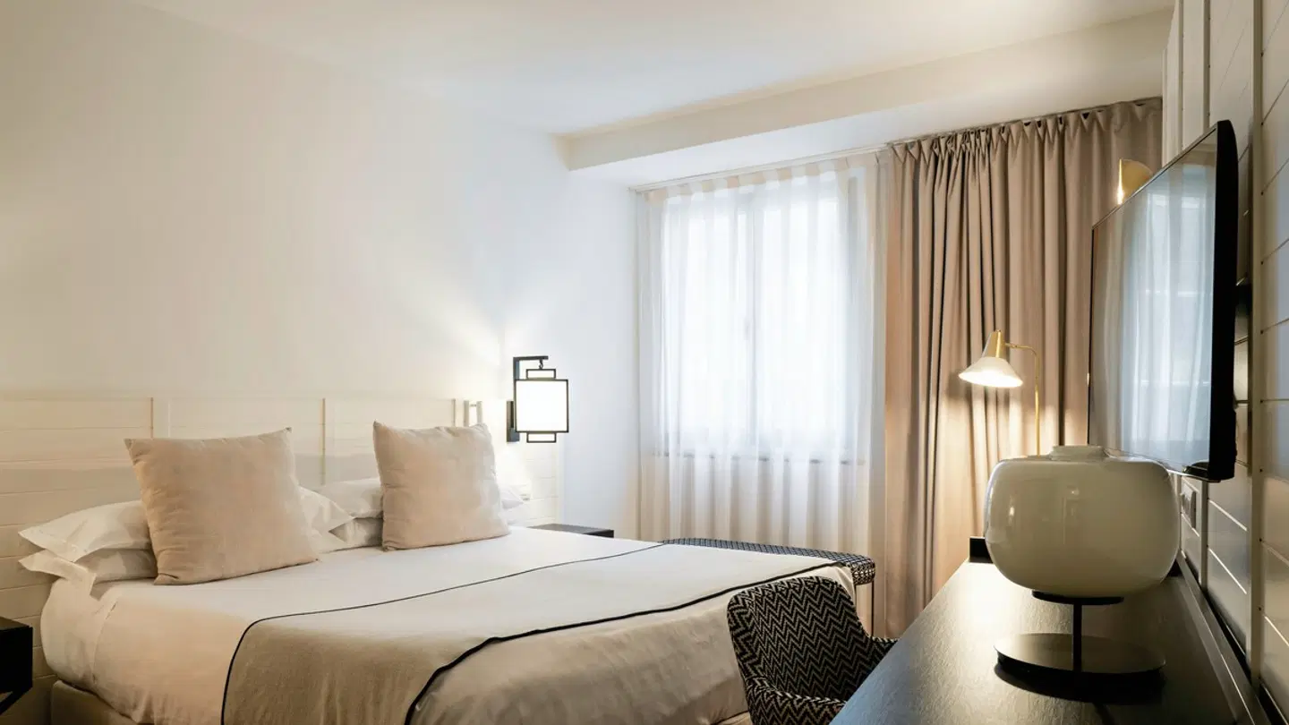 Molina Lario ROOM_EXAMPLE