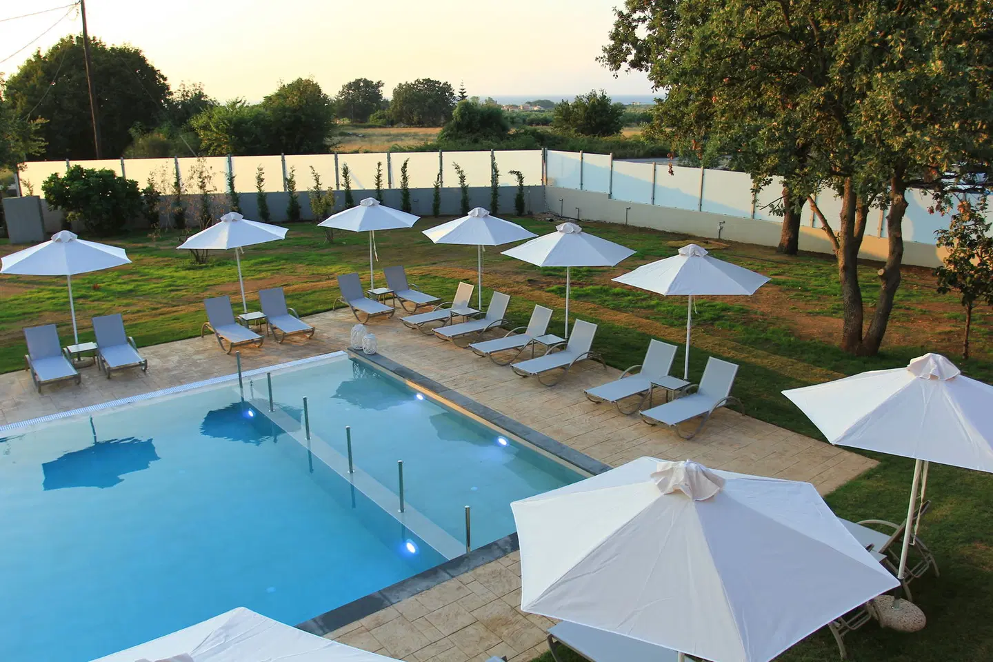 Karavos OUTDOOR_POOL