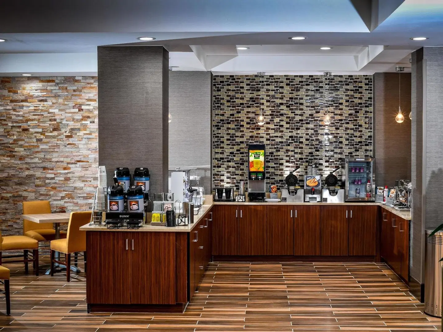 Best Western Plus Philadelphia Convention Center Hotel Bar