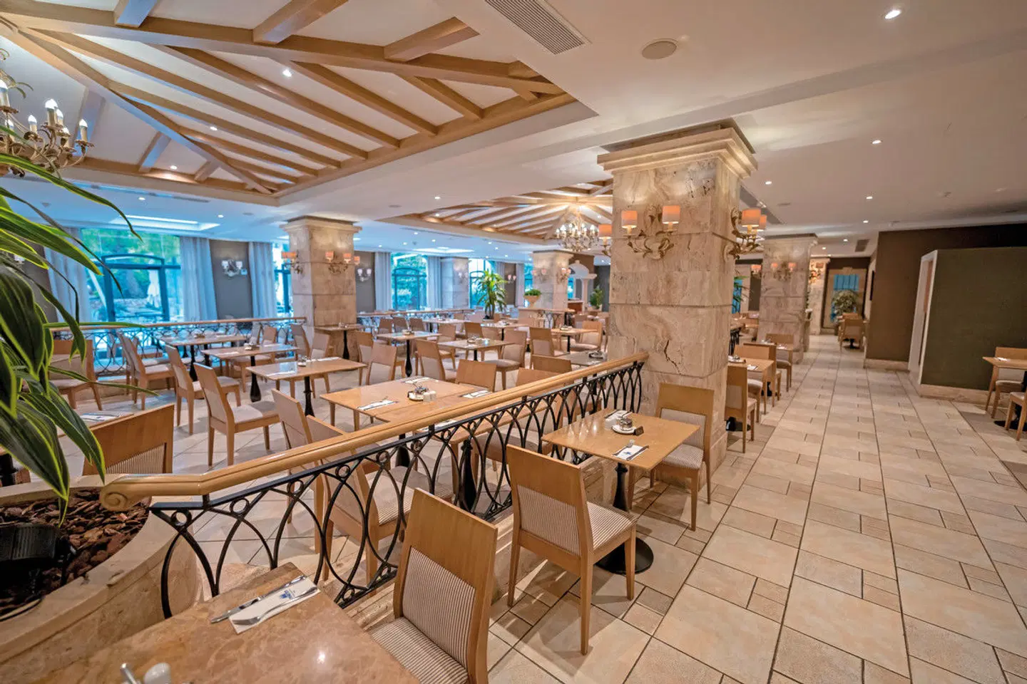 Maritim Antonine Hotel & Spa Restaurant