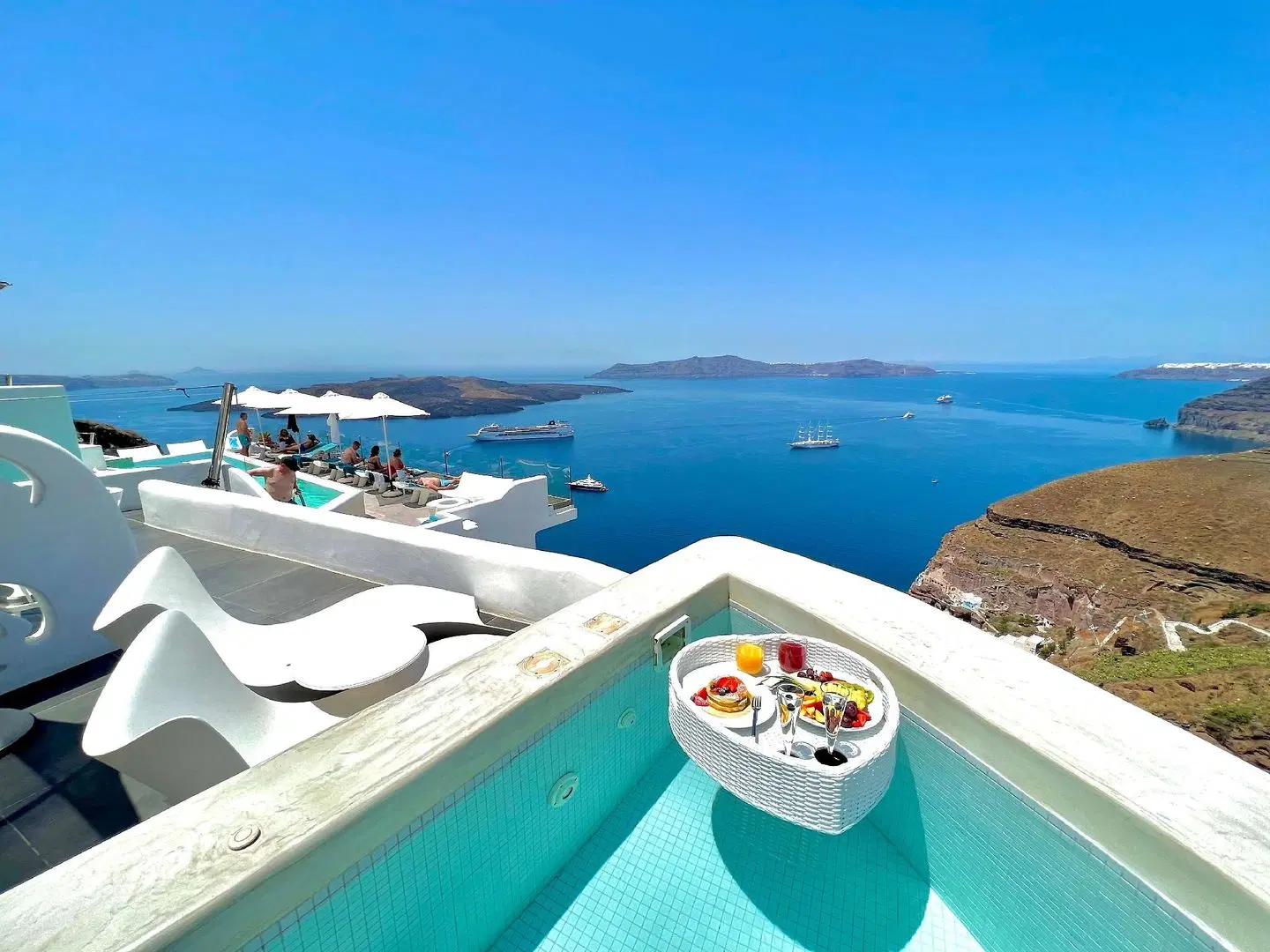 Athina Luxury Suites OUTDOOR_POOL
