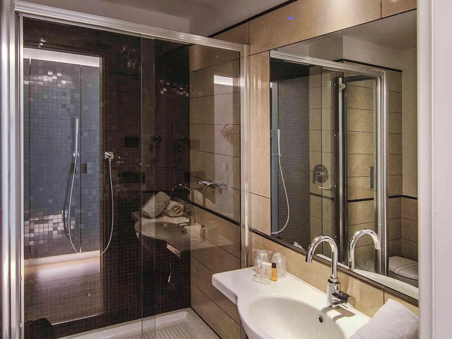 Hotel Viareggio Badezimmer