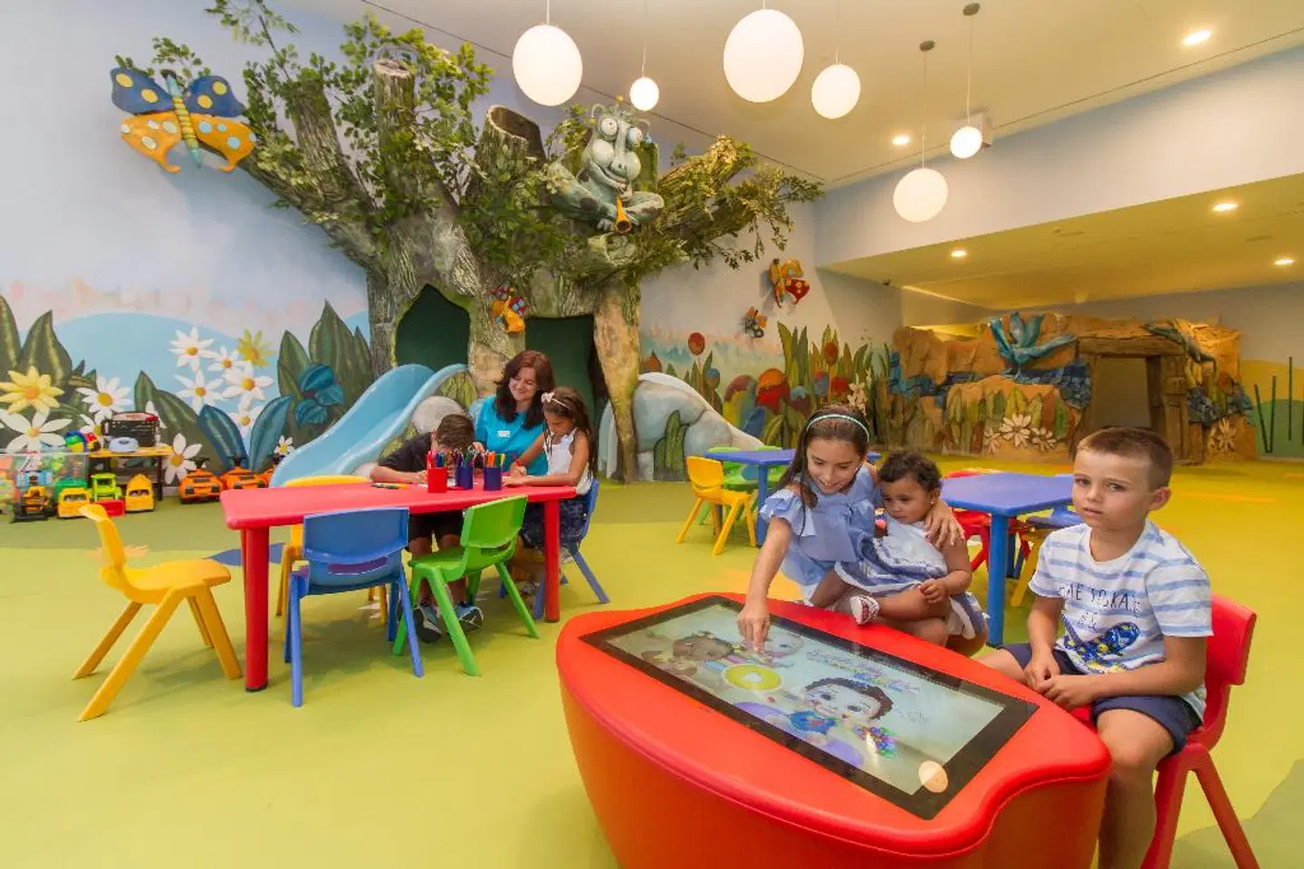 Suitopia  Sol Y Mar Suites Hotel PEOPLE