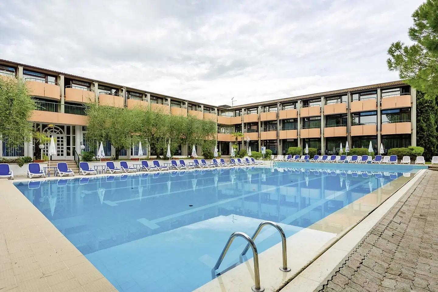 Hotelkomplex Palme Suite & Royal OUTDOOR_POOL