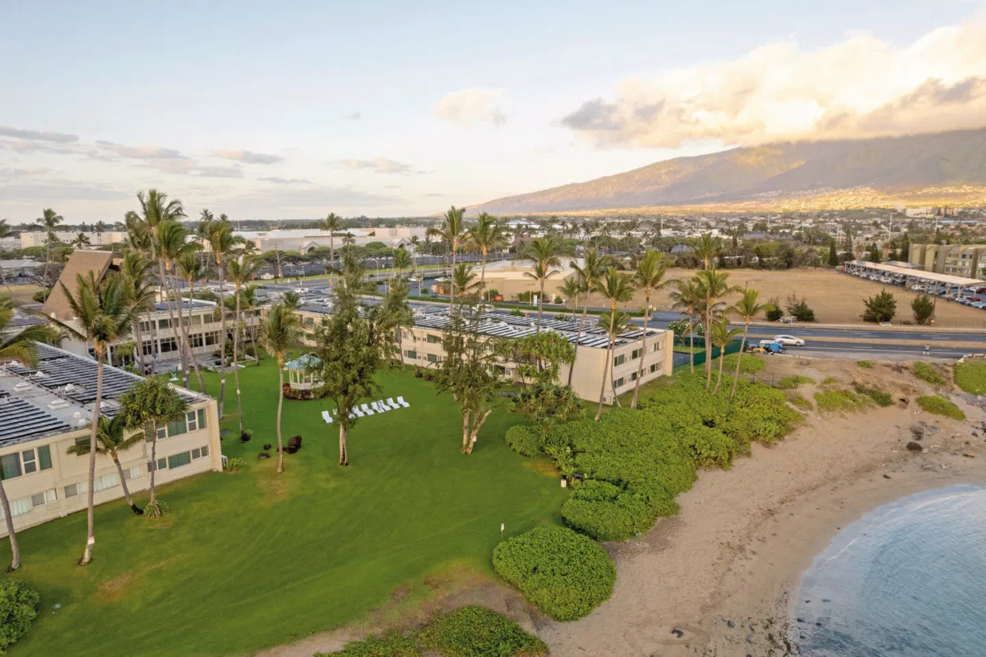Maui Beach Hotel LANDSCAPE