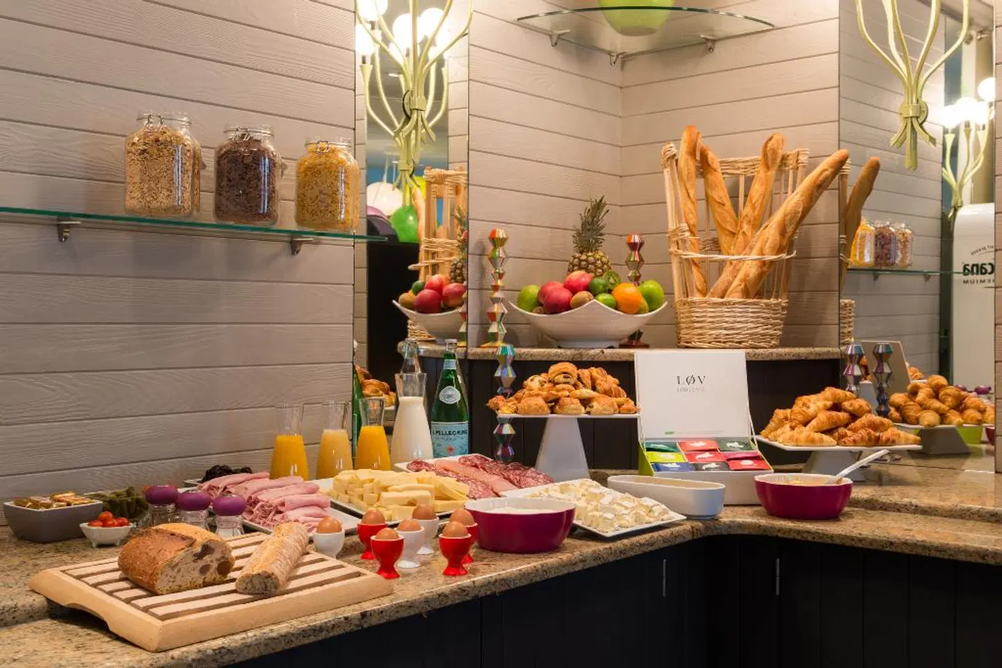 Paris Louis Blanc Restaurant