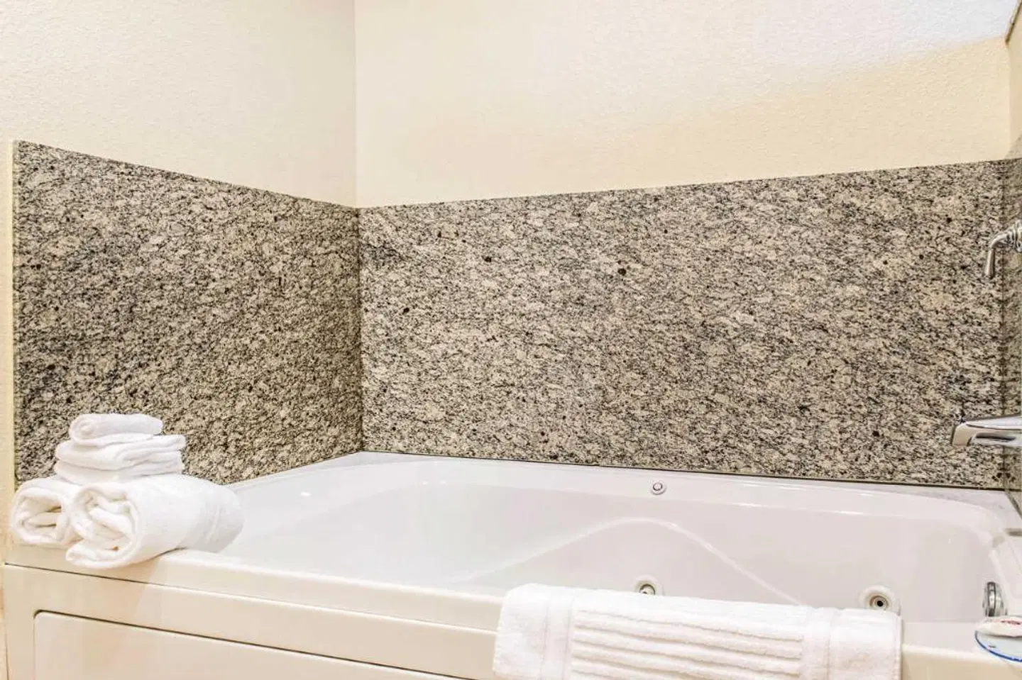 Comfort Inn & Suites HEALTH_BEAUTY