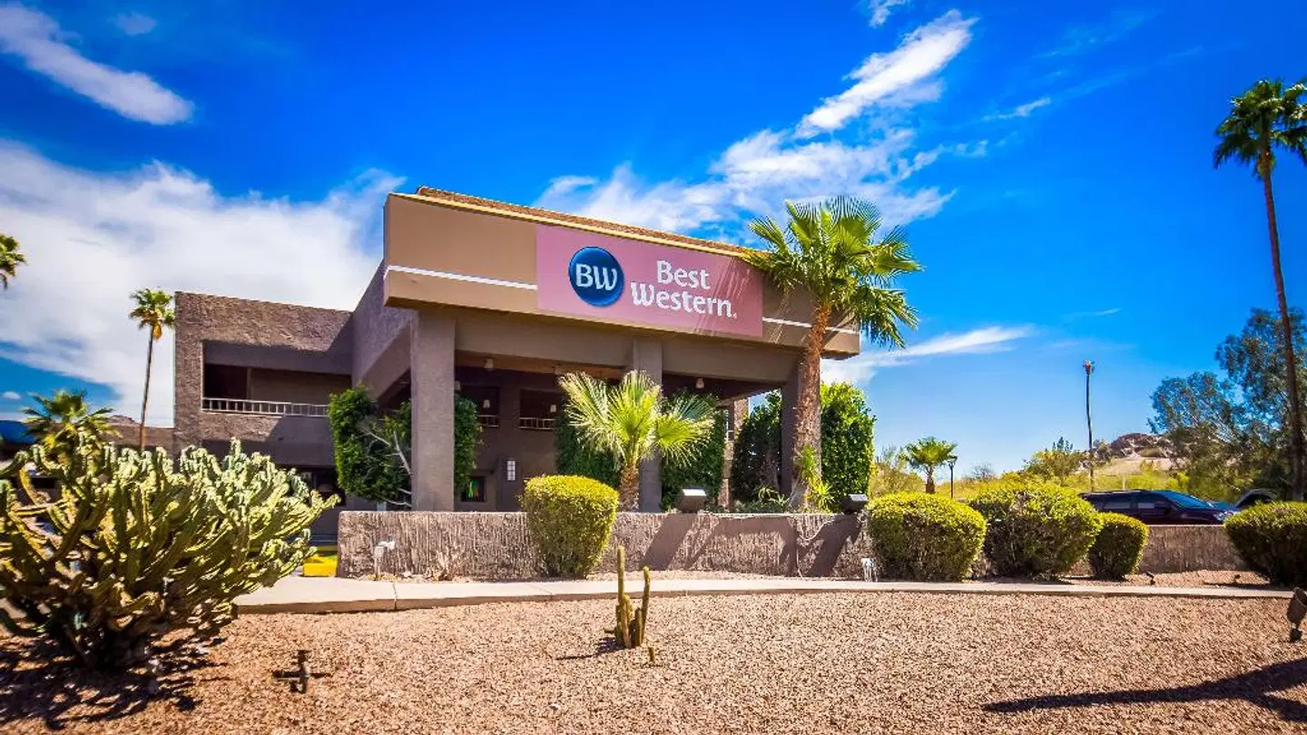 BEST WESTERN InnSuites Phoenix Hotel & Suites EXTERIOR