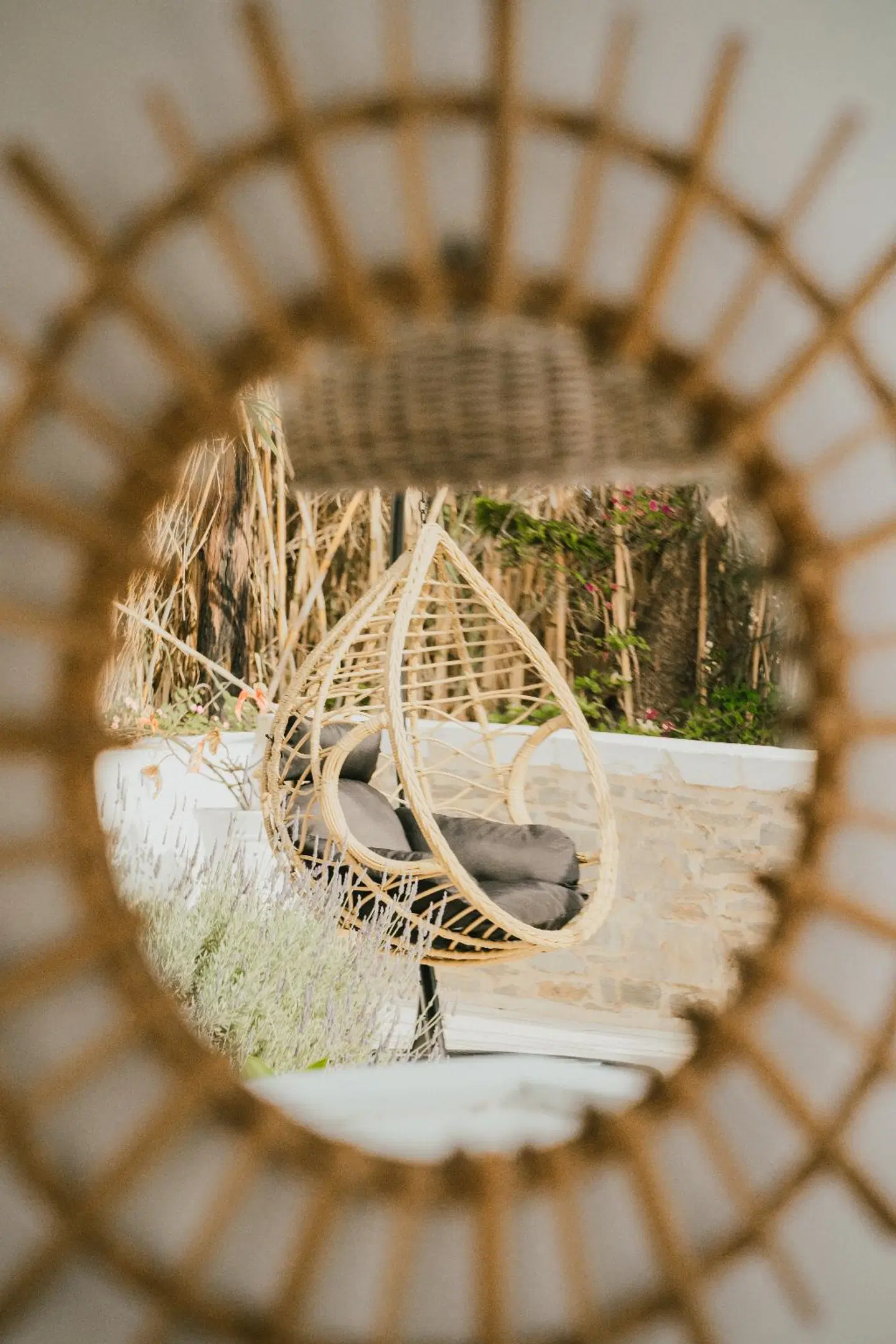 Mr & Mrs White Garten