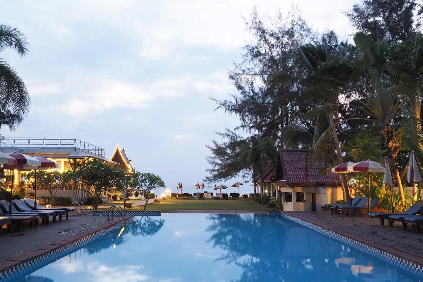 Royal Lanta Resort & Spa OUTDOOR_POOL