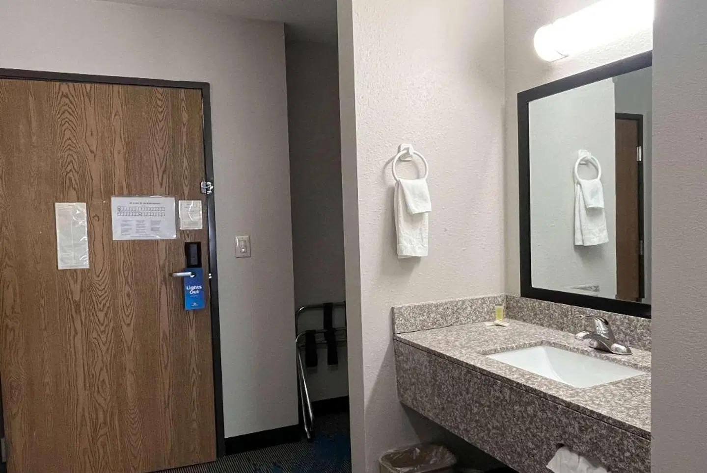 Days Inn & Suites by Wyndham of Morris Badezimmer