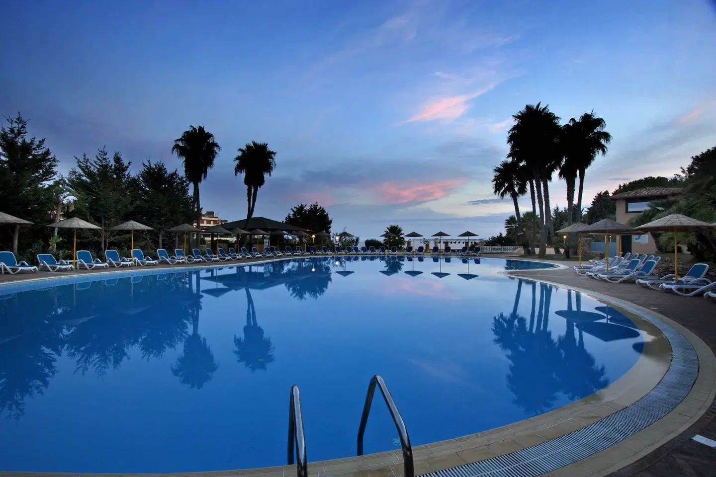 TH Le Castella Baia degli Dei Village OUTDOOR_POOL